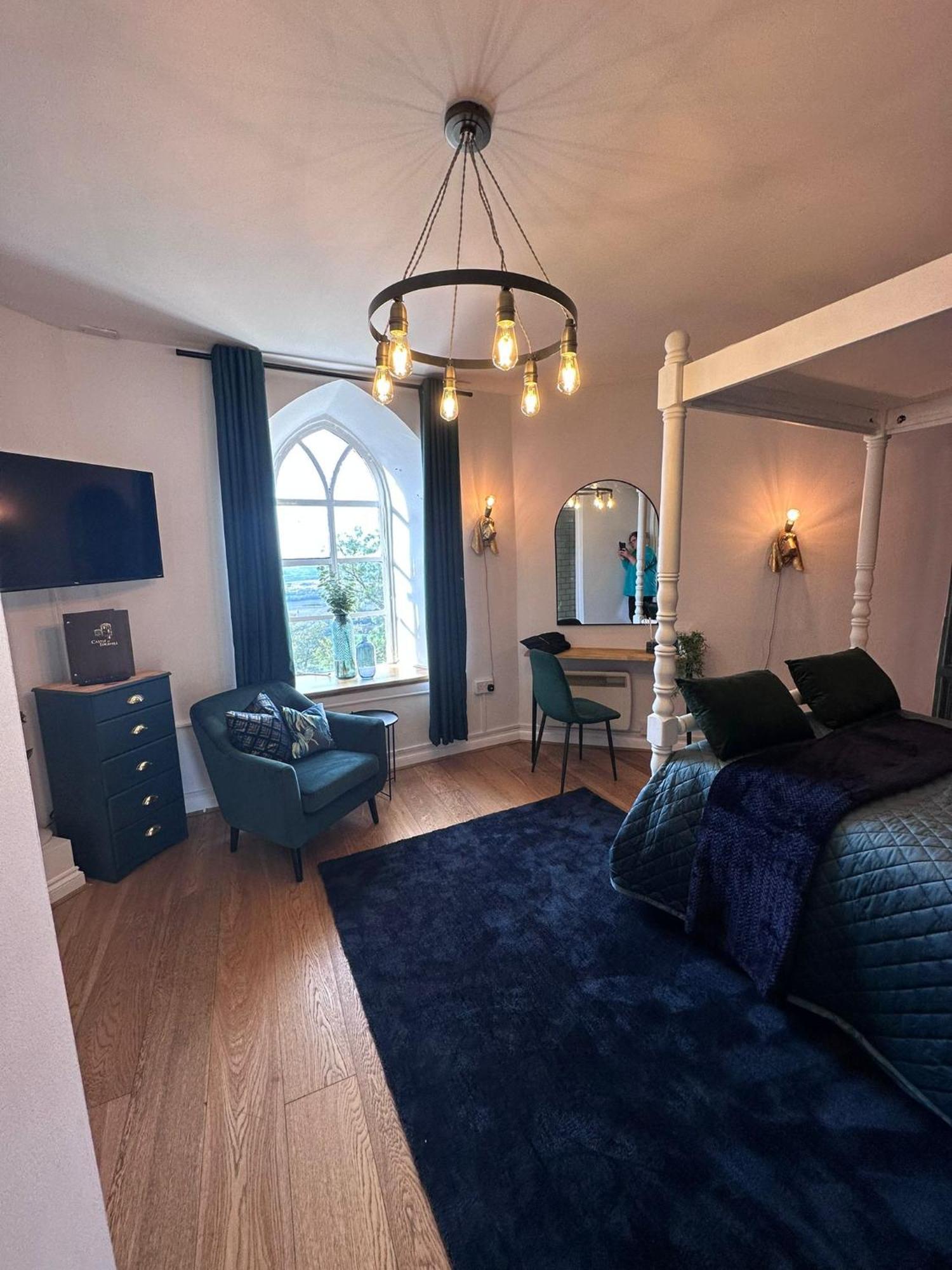 Castle At Edgehill 4*