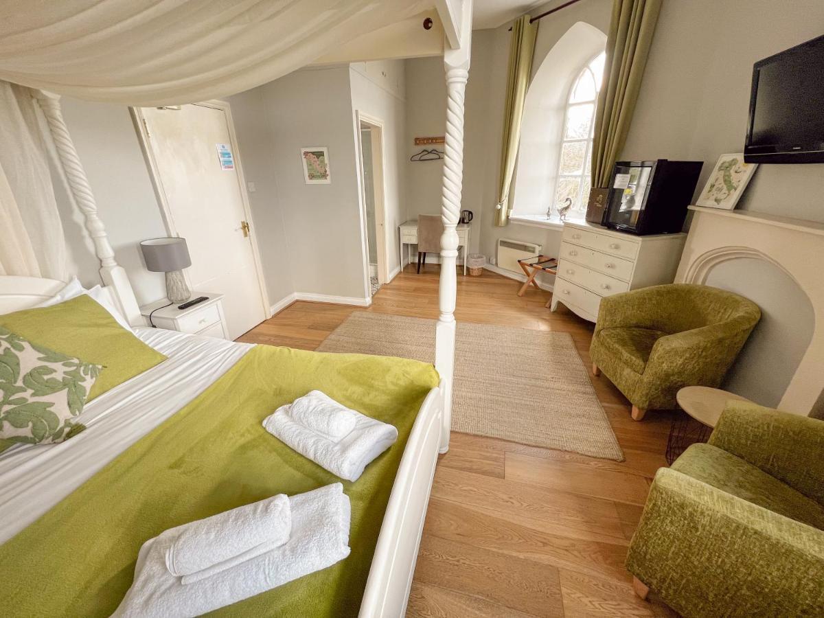 Castle At Edgehill 4*